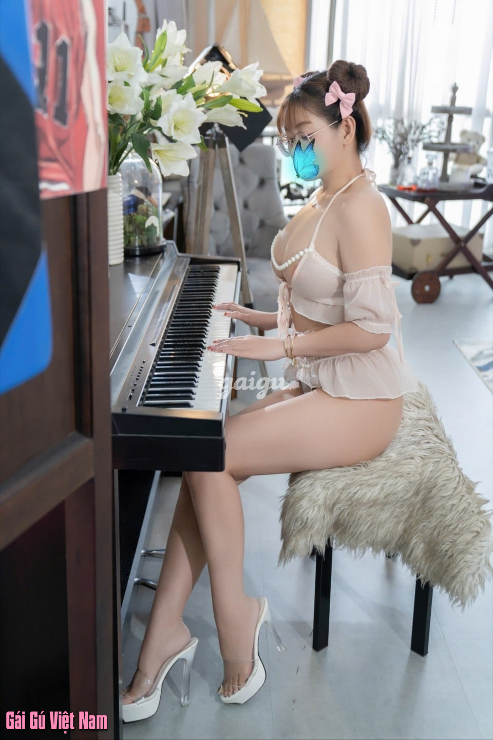 Yến Vy _ Gái xinh body cực đẹp, chiều khách như gấu